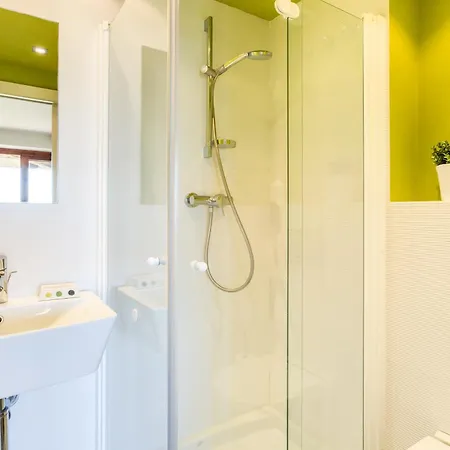 Apartamento Lets Holidays Garden House In Front Of The *