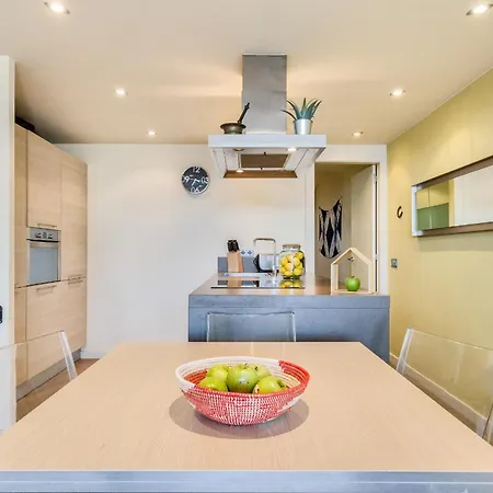 Apartamento Lets Holidays Garden House In Front Of The *