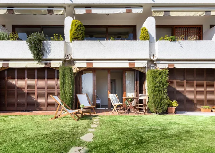 Lets Holidays Garden House In Front Of The