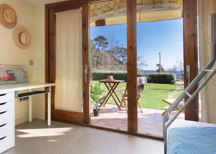 Lets Holidays Garden House In Front Of The *