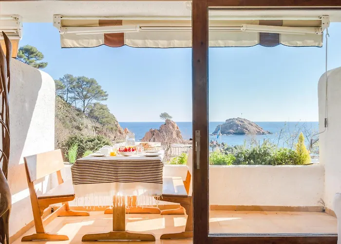 Lets Holidays Garden House In Front Of The *