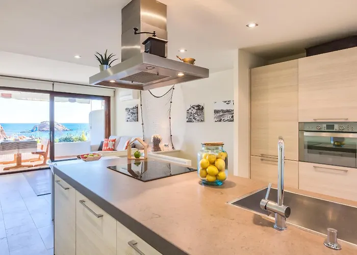 Lets Holidays Garden House In Front Of The * Тосса-де-Мар