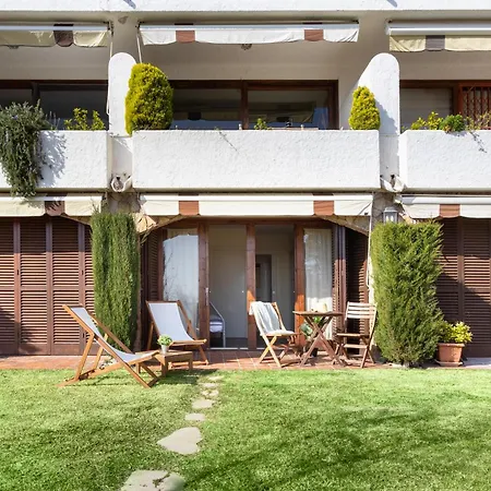 Lets Holidays Garden House In Front Of The