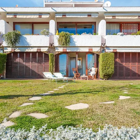 아파트 Lets Holidays Garden House In Front Of The