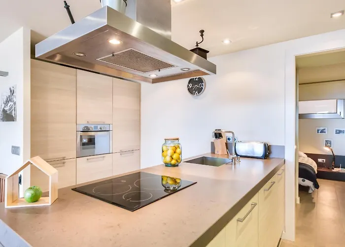 Apartment Lets Holidays Garden House In Front Of The Tossa de Mar