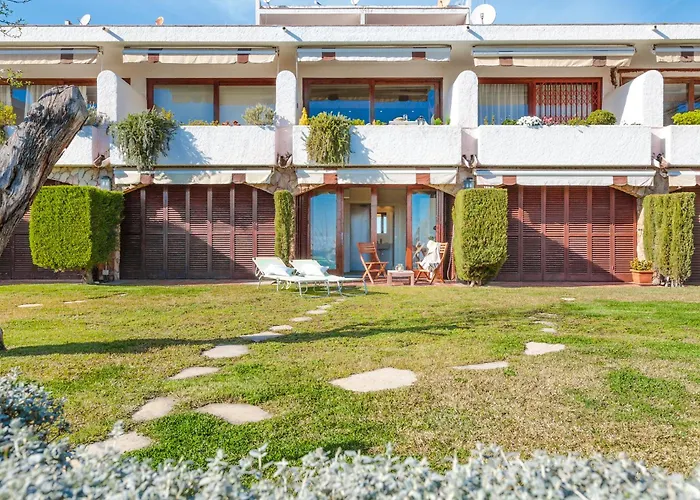 Appartement Lets Holidays Garden House In Front Of The